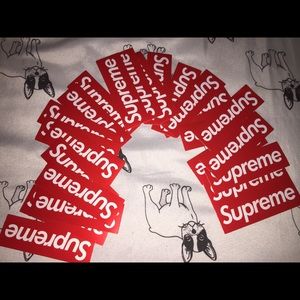 25 red supreme stickers🤩🤩